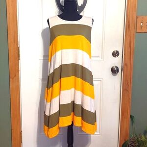 Sleeveless midi dress with pockets